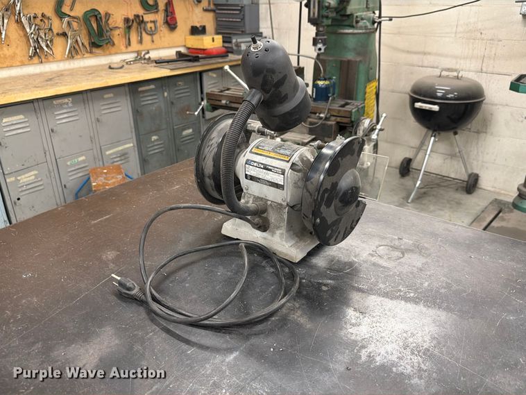 image for item FU0542 Delta 23-645 bench grinder
