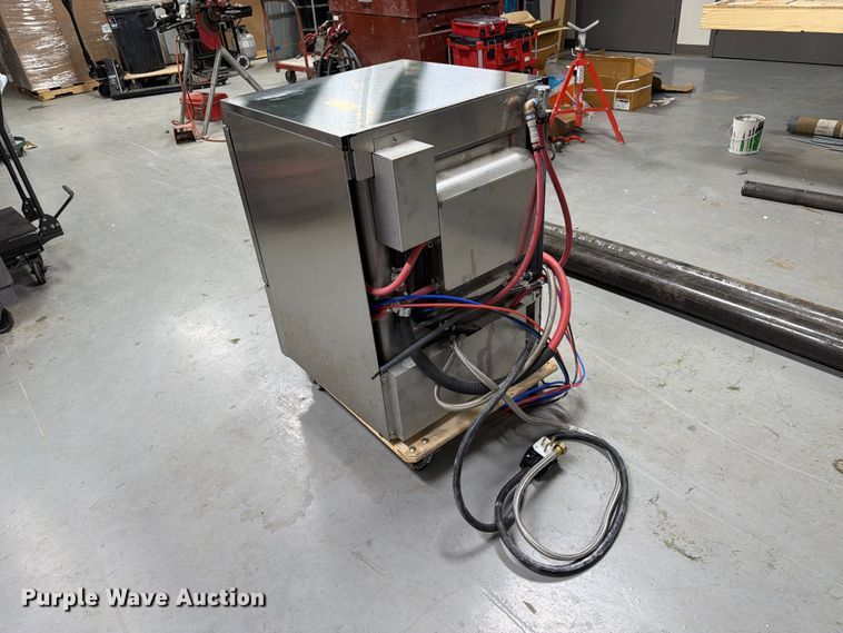 image for item FU0556 Hobart LXER dishwasher