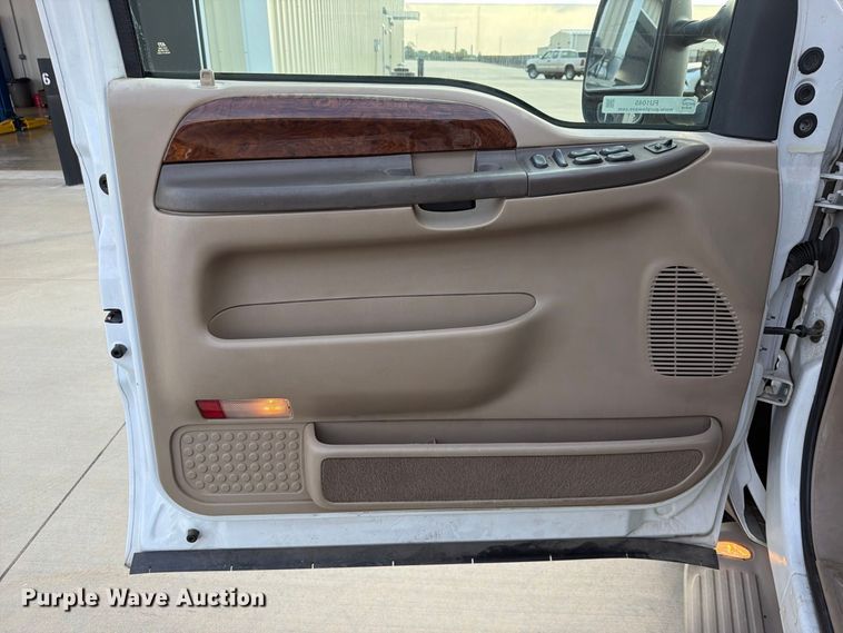 image for item FU1045 2000 Ford Excursion Limited SUV