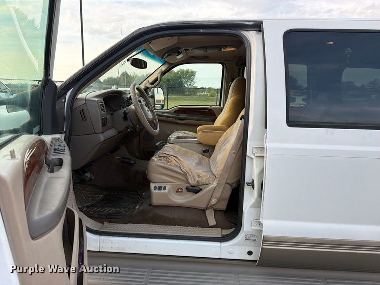 image for item FU1045 2000 Ford Excursion Limited SUV
