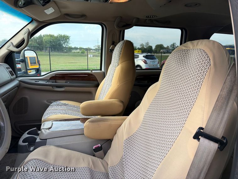 image for item FU1045 2000 Ford Excursion Limited SUV