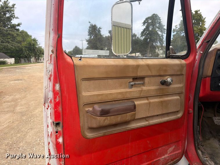 image for item FU4705 1974 Chevrolet C60 flatbed truck