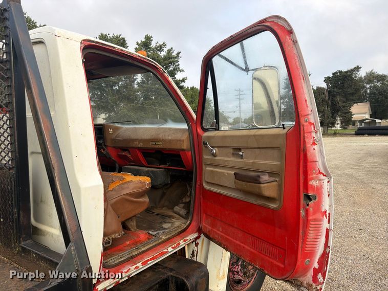 image for item FU4705 1974 Chevrolet C60 flatbed truck