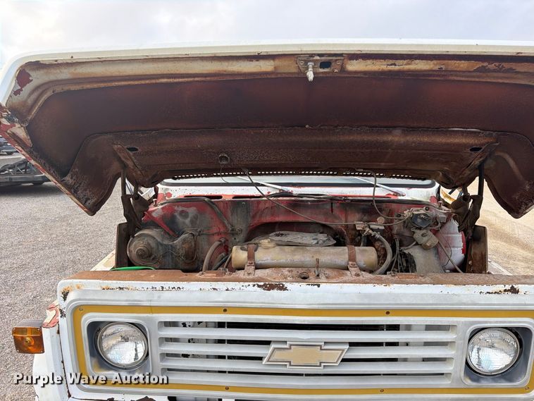 image for item FU4705 1974 Chevrolet C60 flatbed truck
