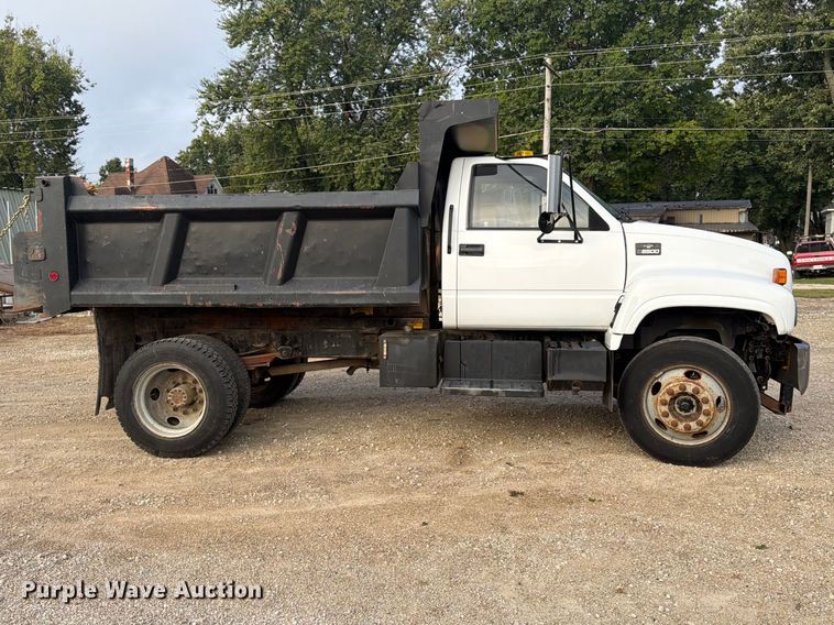 image for item FU4706 2000 Chevrolet C7 dump truck