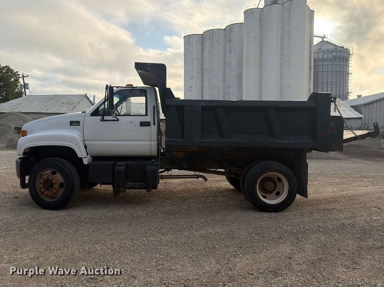 image for item FU4706 2000 Chevrolet C7 dump truck