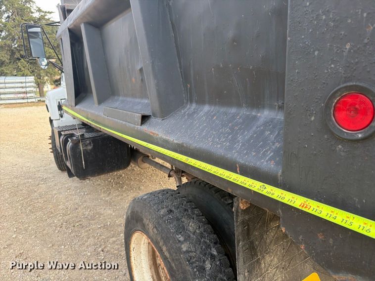 image for item FU4706 2000 Chevrolet C7 dump truck