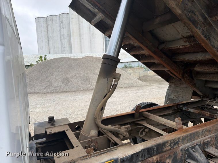 image for item FU4706 2000 Chevrolet C7 dump truck