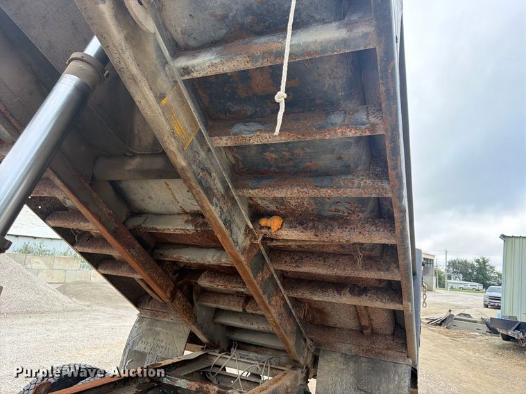image for item FU4706 2000 Chevrolet C7 dump truck
