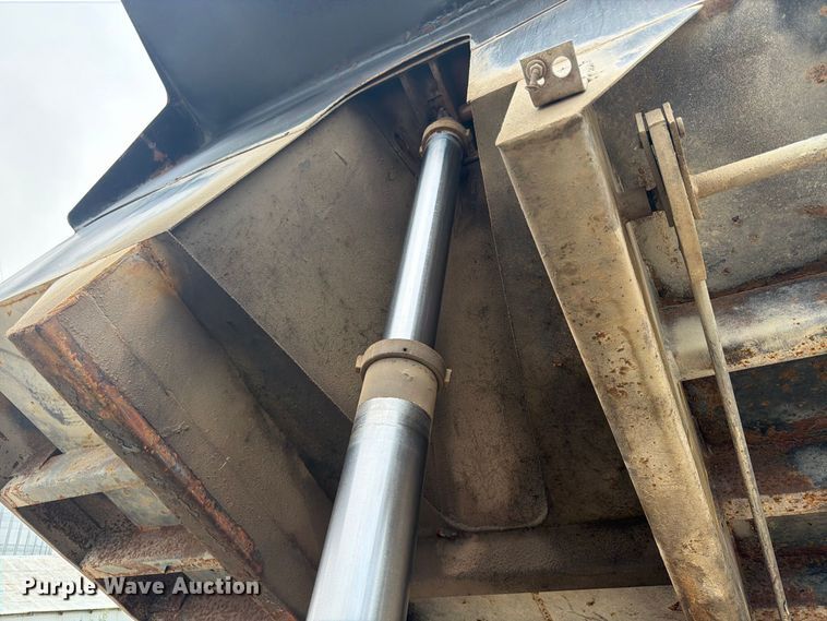 image for item FU4706 2000 Chevrolet C7 dump truck