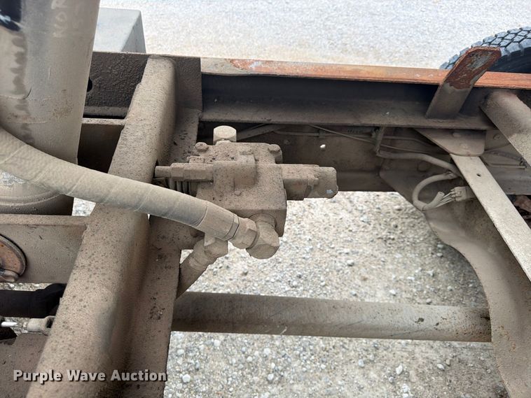 image for item FU4706 2000 Chevrolet C7 dump truck