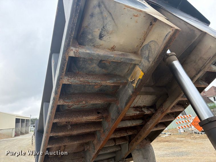 image for item FU4706 2000 Chevrolet C7 dump truck