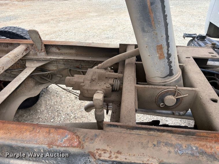 image for item FU4706 2000 Chevrolet C7 dump truck
