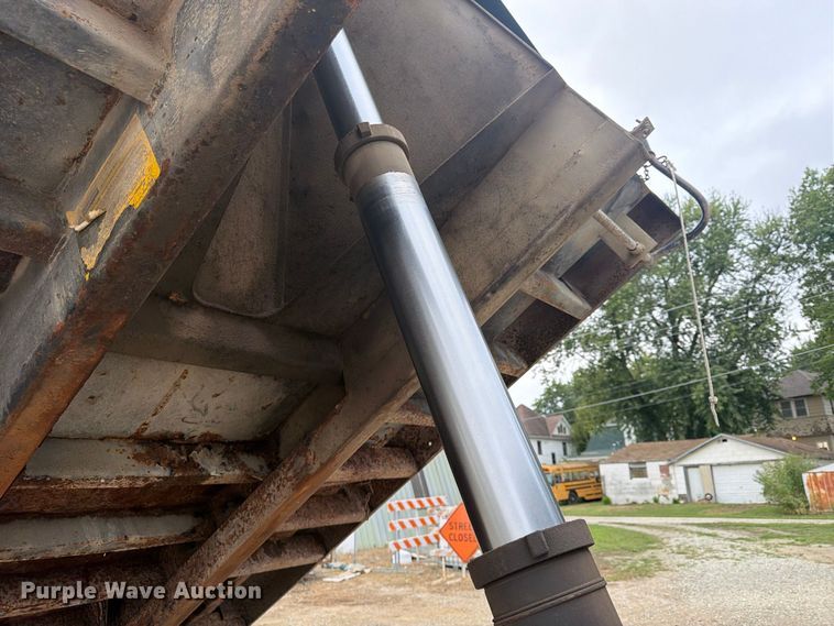 image for item FU4706 2000 Chevrolet C7 dump truck