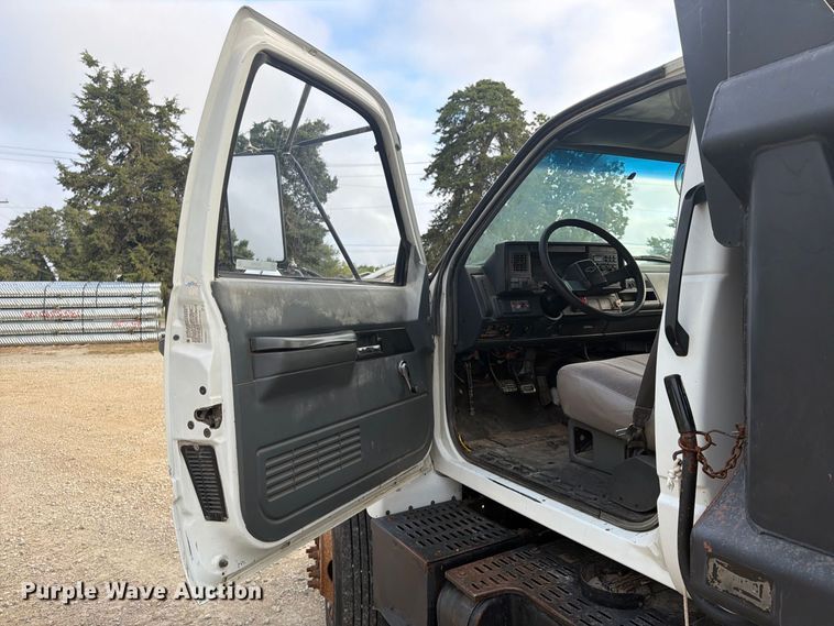 image for item FU4706 2000 Chevrolet C7 dump truck