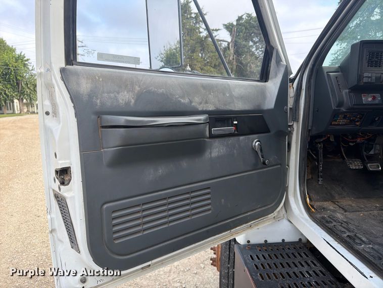 image for item FU4706 2000 Chevrolet C7 dump truck