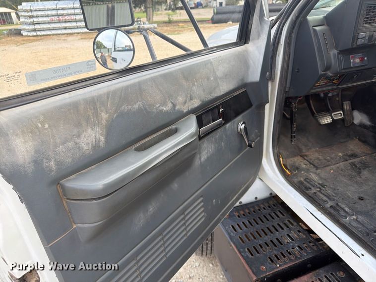 image for item FU4706 2000 Chevrolet C7 dump truck
