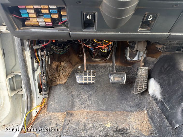 image for item FU4706 2000 Chevrolet C7 dump truck