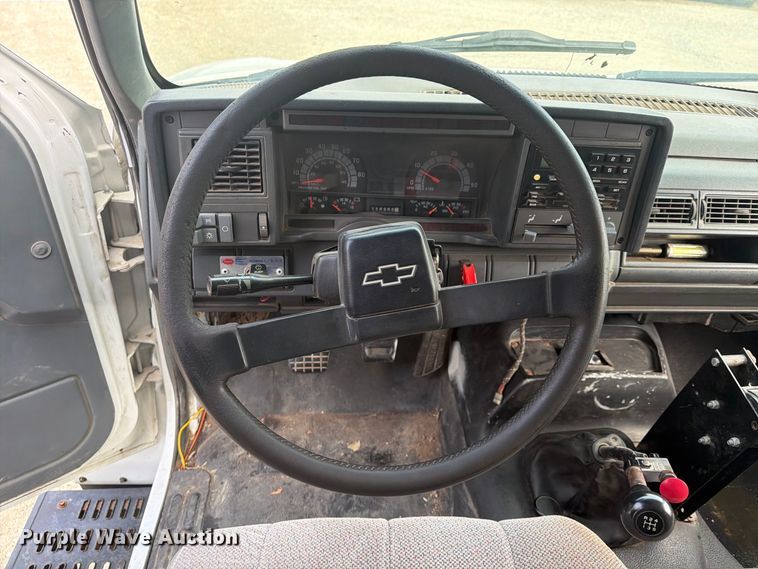 image for item FU4706 2000 Chevrolet C7 dump truck