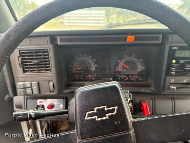 image for item FU4706 2000 Chevrolet C7 dump truck
