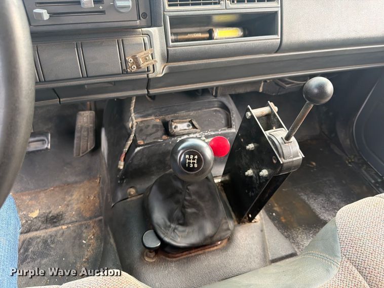 image for item FU4706 2000 Chevrolet C7 dump truck