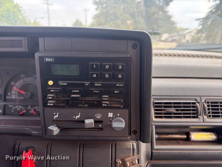 image for item FU4706 2000 Chevrolet C7 dump truck