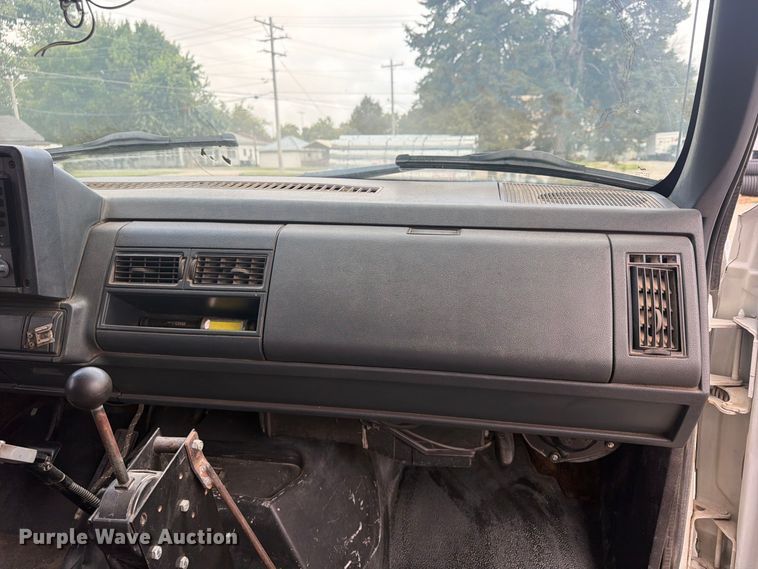 image for item FU4706 2000 Chevrolet C7 dump truck