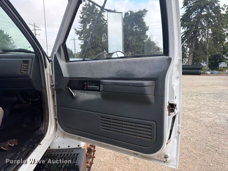 image for item FU4706 2000 Chevrolet C7 dump truck