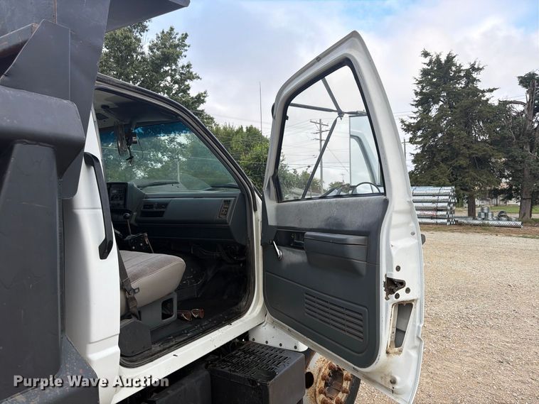 image for item FU4706 2000 Chevrolet C7 dump truck