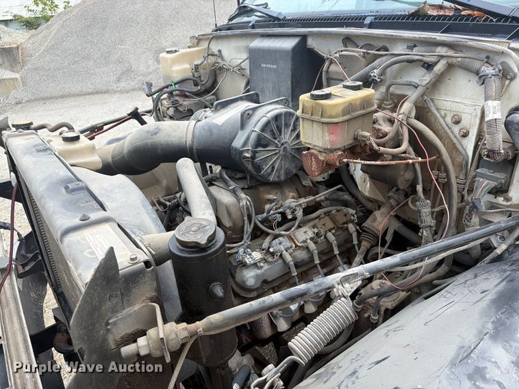 image for item FU4706 2000 Chevrolet C7 dump truck