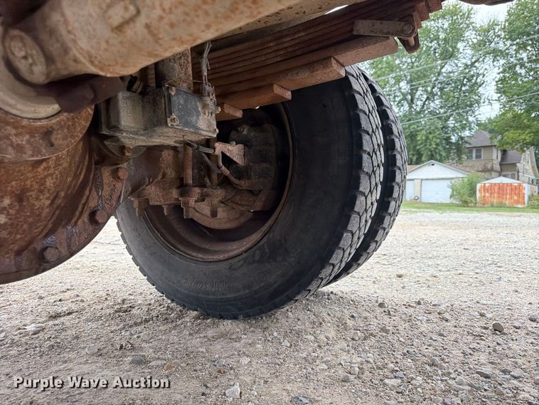 image for item FU4706 2000 Chevrolet C7 dump truck