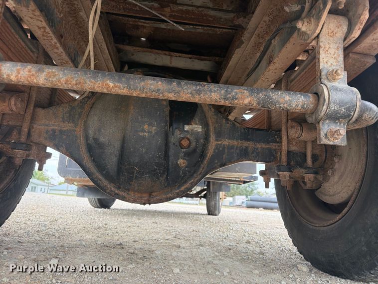 image for item FU4706 2000 Chevrolet C7 dump truck