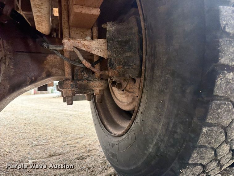 image for item FU4706 2000 Chevrolet C7 dump truck