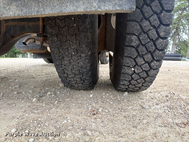 image for item FU4706 2000 Chevrolet C7 dump truck
