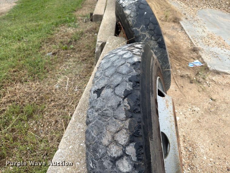 image for item FU4706 2000 Chevrolet C7 dump truck