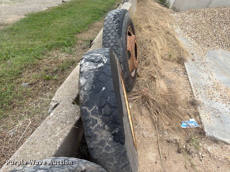 image for item FU4706 2000 Chevrolet C7 dump truck