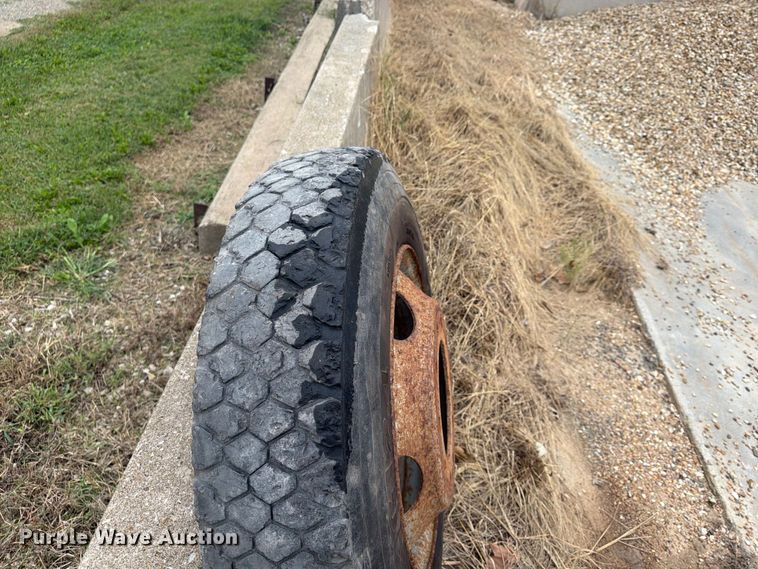image for item FU4706 2000 Chevrolet C7 dump truck
