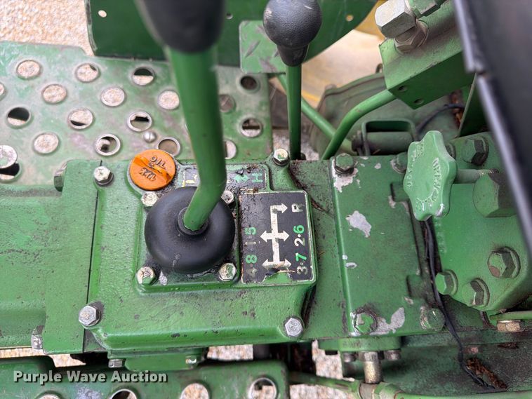 image for item FU4708 1978 John Deere 950 tractor