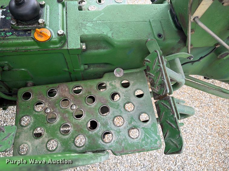 image for item FU4708 1978 John Deere 950 tractor