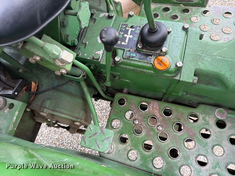 image for item FU4708 1978 John Deere 950 tractor