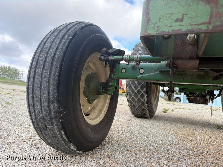 image for item FU4708 1978 John Deere 950 tractor