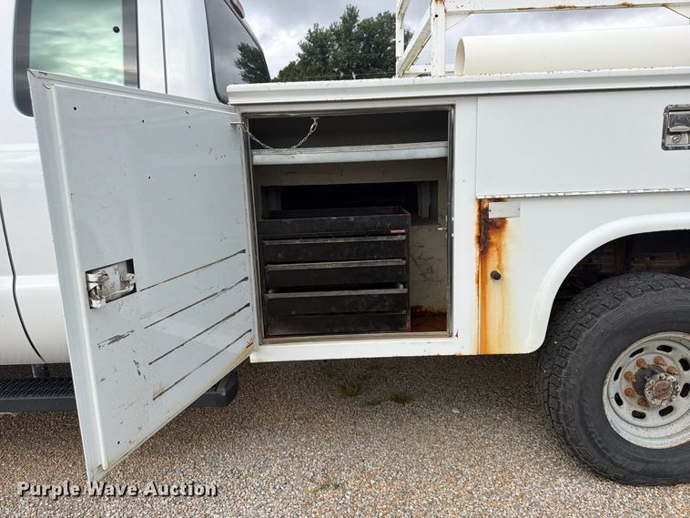image for item FU4709 2002 Ford F350 Ext. Cab utility bed pickup truck