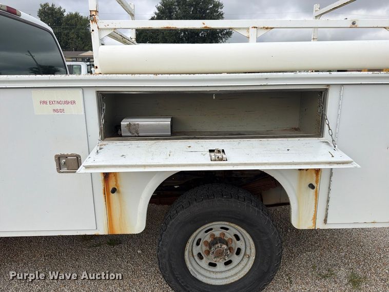 image for item FU4709 2002 Ford F350 Ext. Cab utility bed pickup truck