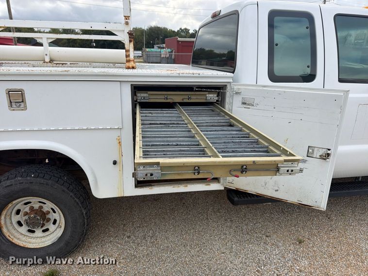 image for item FU4709 2002 Ford F350 Ext. Cab utility bed pickup truck
