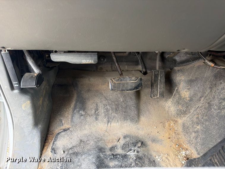 image for item FU4709 2002 Ford F350 Ext. Cab utility bed pickup truck
