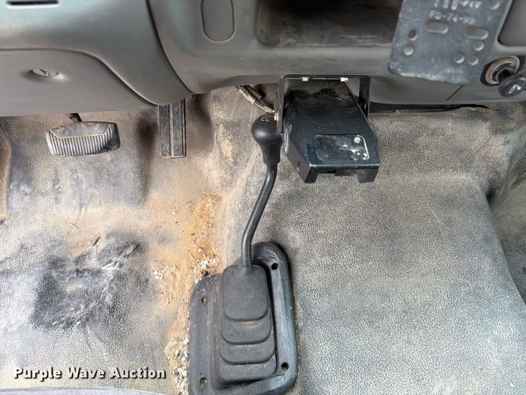 image for item FU4709 2002 Ford F350 Ext. Cab utility bed pickup truck