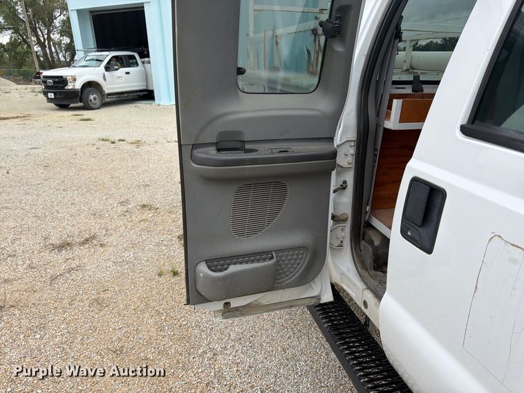image for item FU4709 2002 Ford F350 Ext. Cab utility bed pickup truck