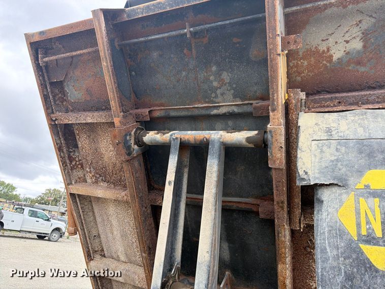 image for item FU4710 1998 Chevrolet K3500 dump bed pickup truck