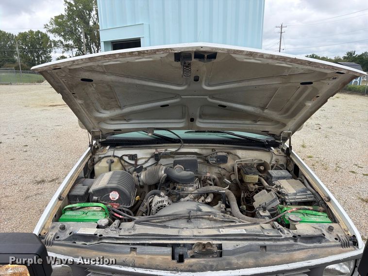 image for item FU4710 1998 Chevrolet K3500 dump bed pickup truck