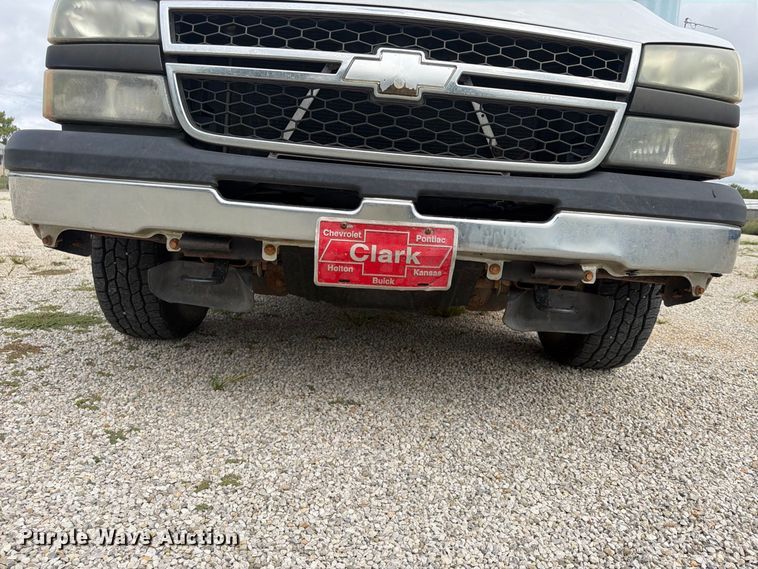 image for item FU4714 2006 Chevrolet Silverado 1500 pickup truck